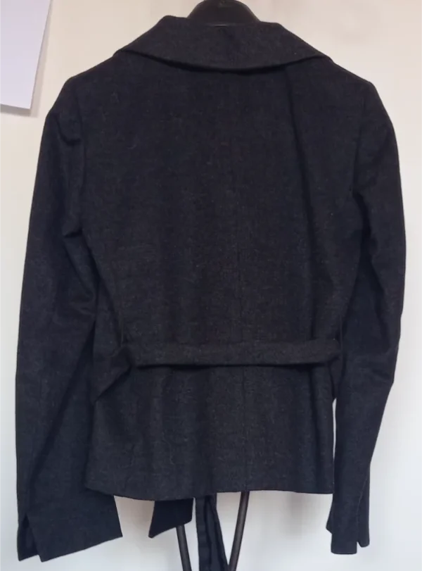 cappotto-corto-con-cintura