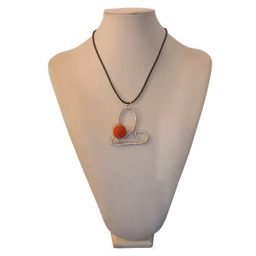 collana-con-ciondolo-a-forma-di-cuore